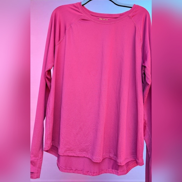 Tek Gear Adaptive Long Sleeve Performance Tee Color: Deco Sangria, LARGE (EUC) - Picture 3 of 7